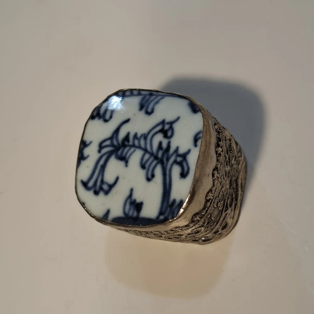 💙🍽🤍Antique Blue & White Porcelain Shard Chinese Silver Trinket Box